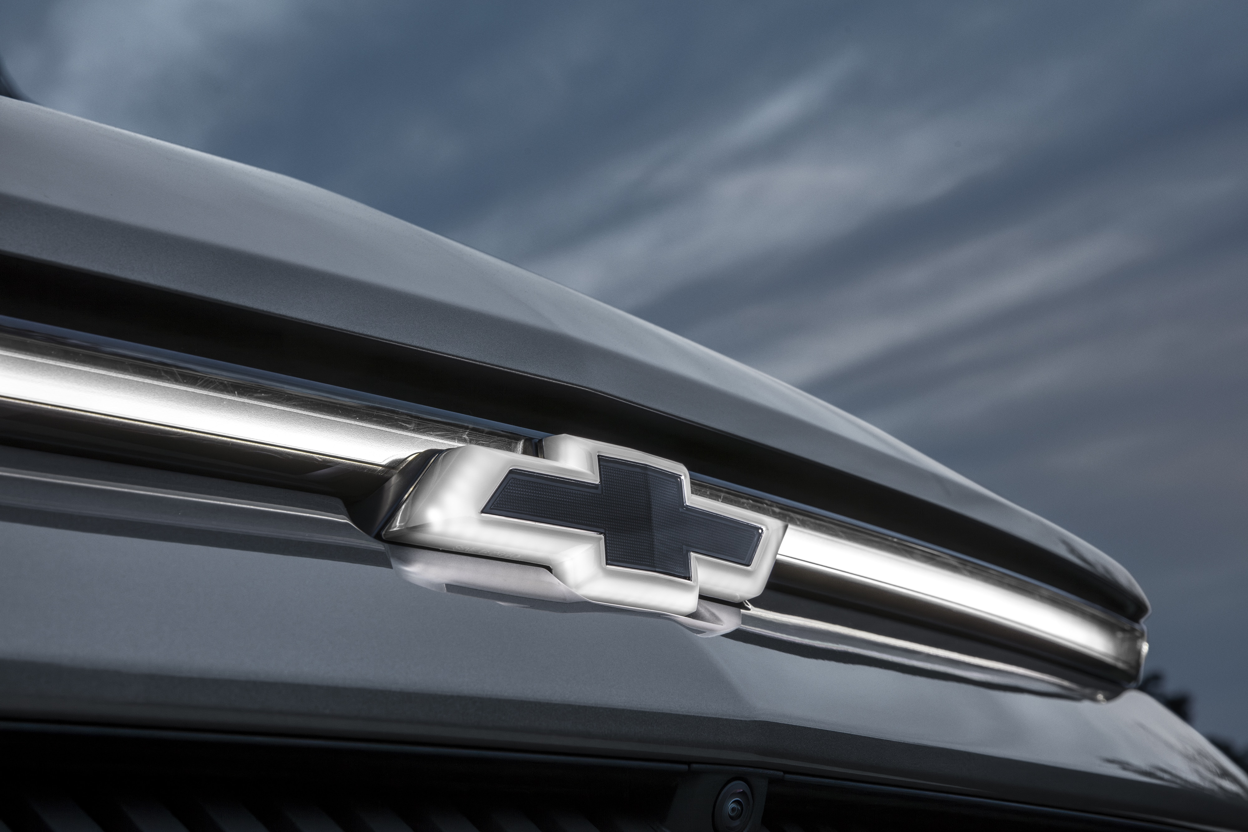 Front Illuminated Bowtie Emblem in Black (for RS Trim Level)
