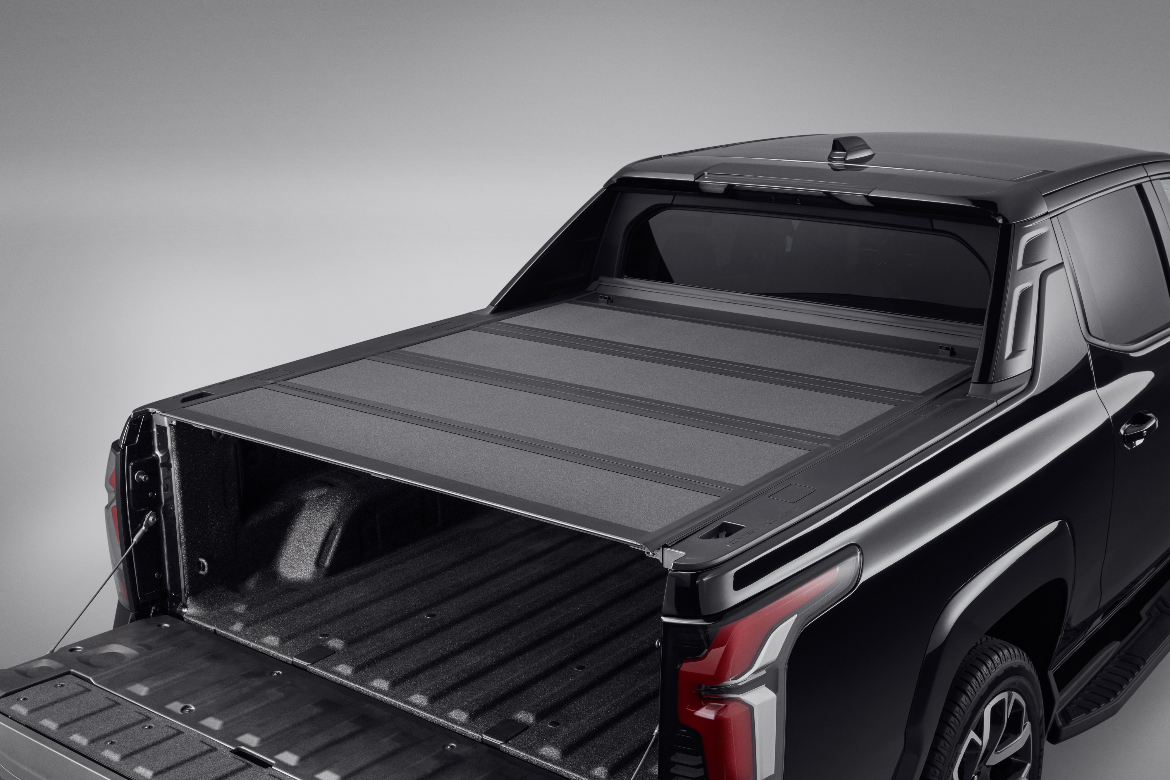 Hard Folding Truck Bed Cover | 86595168 | Chevrolet Accessories