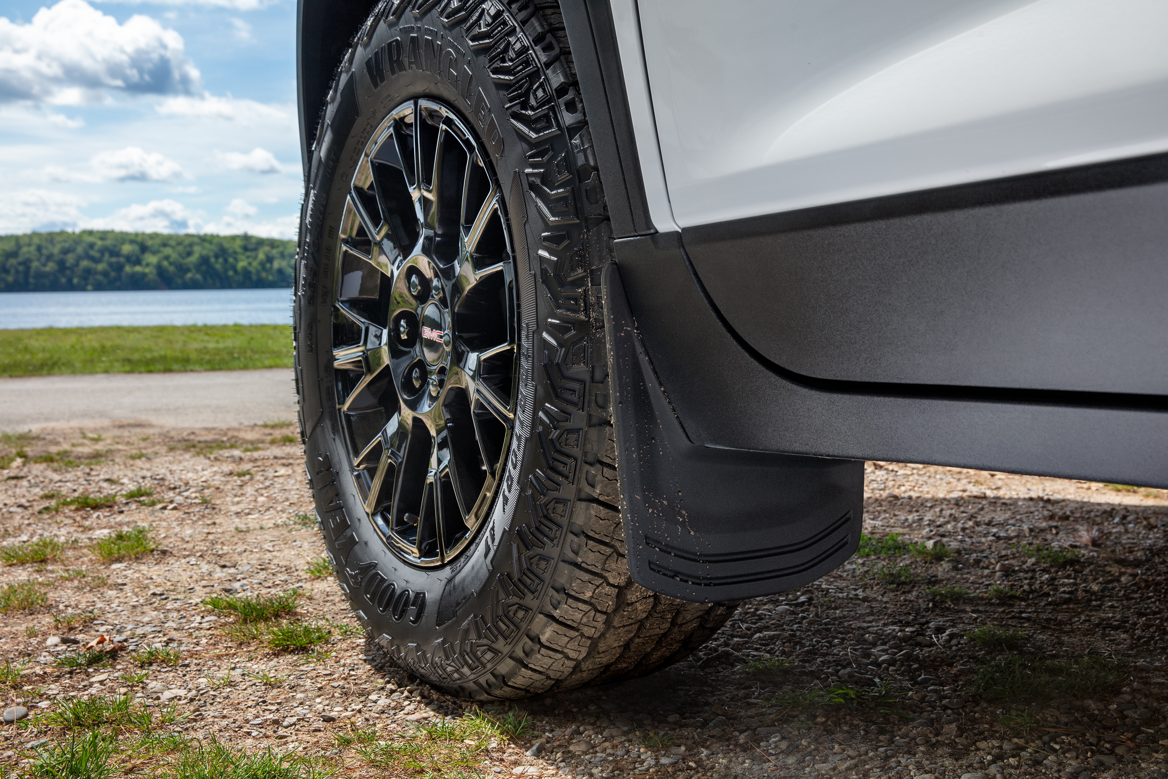 Front Flat Splash Guards in Black (for Z71/AT4 Trim Level)