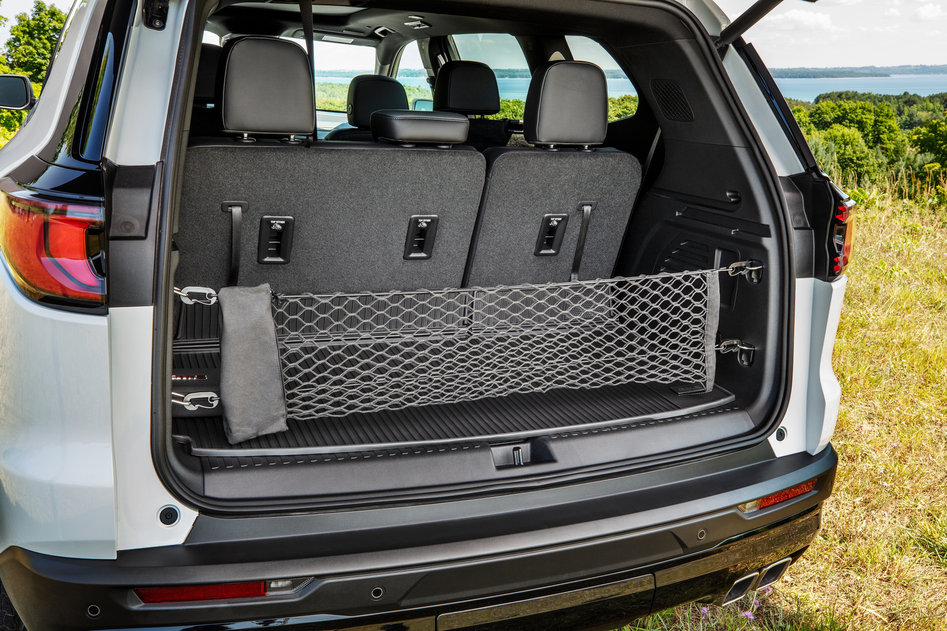 Vertical Cargo Net with Storage Bag | 26433152 | GMC Accessories