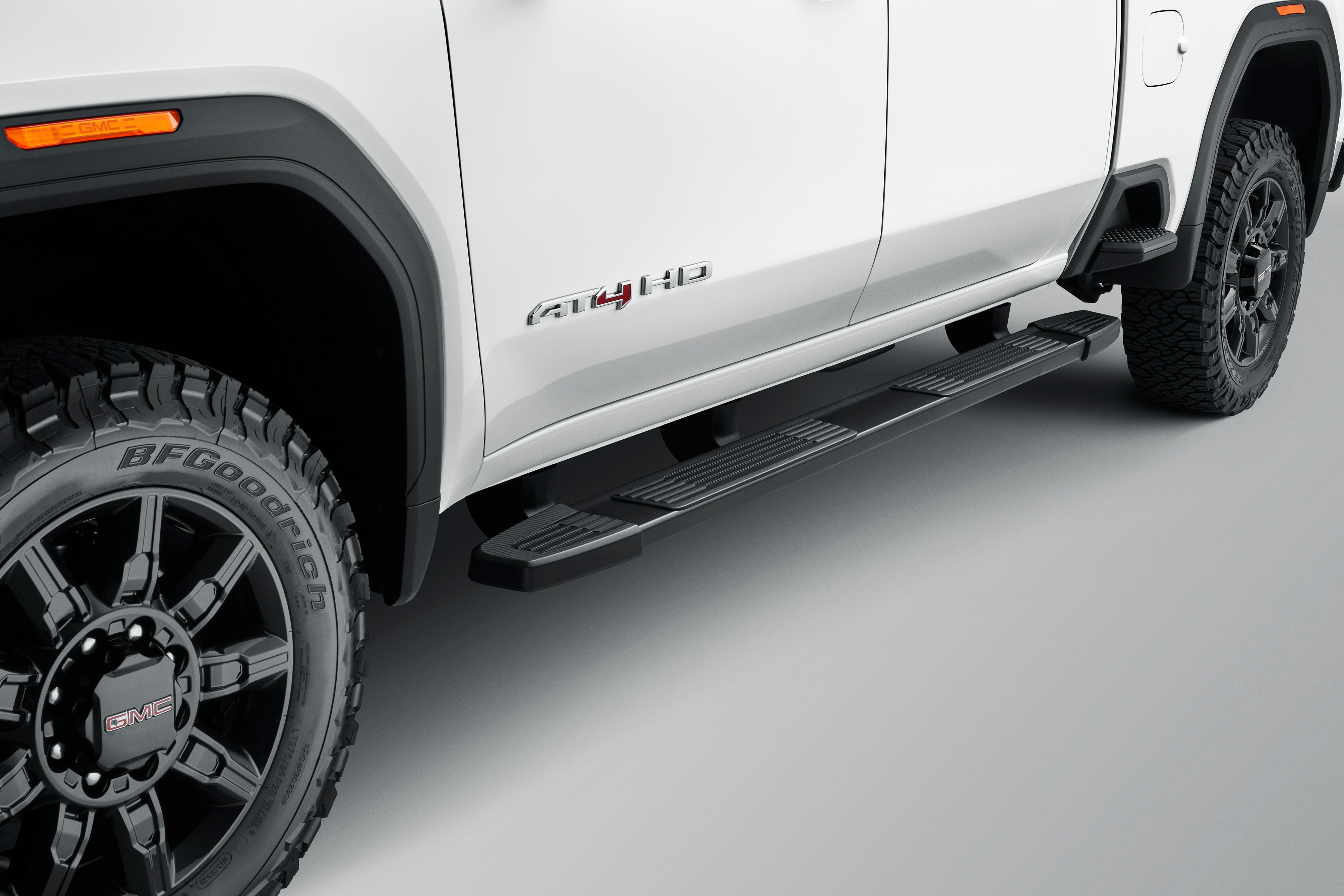 GMC Crew Cab 6-Inch Rectangular Assist Steps in Black | 86574744