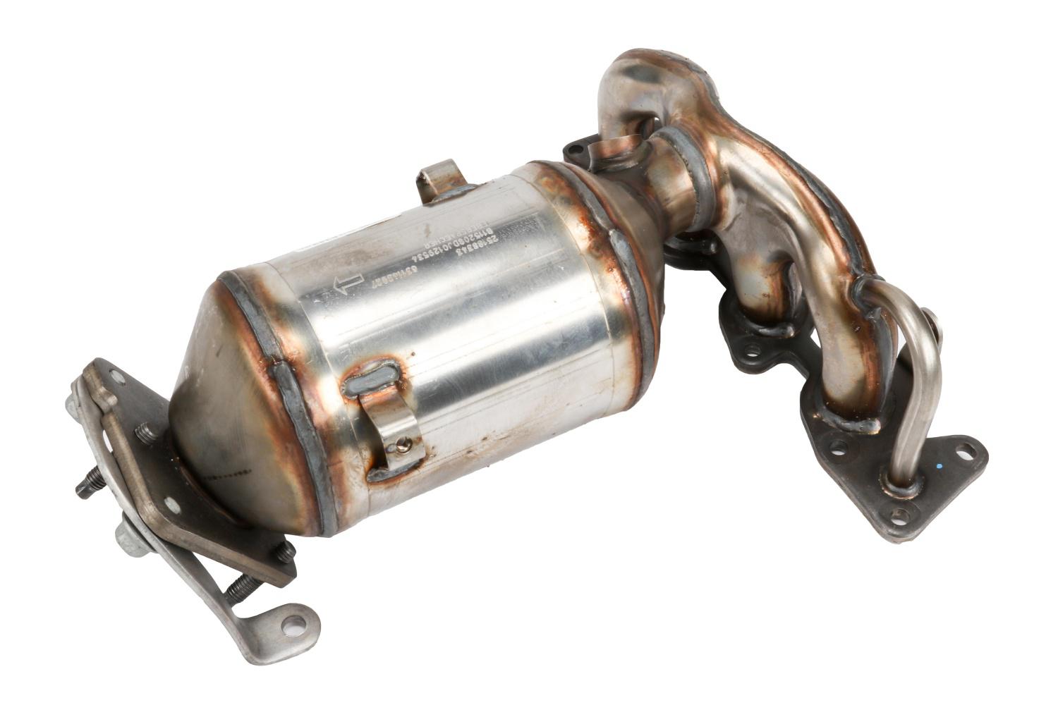 GM Genuine Parts Exhaust Manifold with 3-Way Catalytic Converter