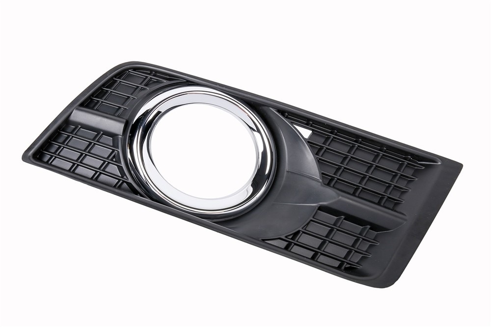 GM Genuine Parts Front Driver Side Fog Lamp Bezel in Chrome