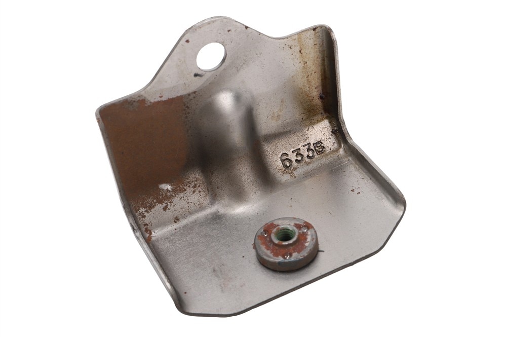 GM Genuine Parts Passenger Side Instrument Panel Lower Bracket