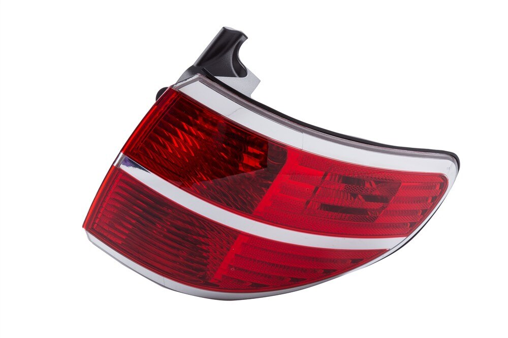 GM Genuine Parts Passenger Side Tail Lamp Assembly