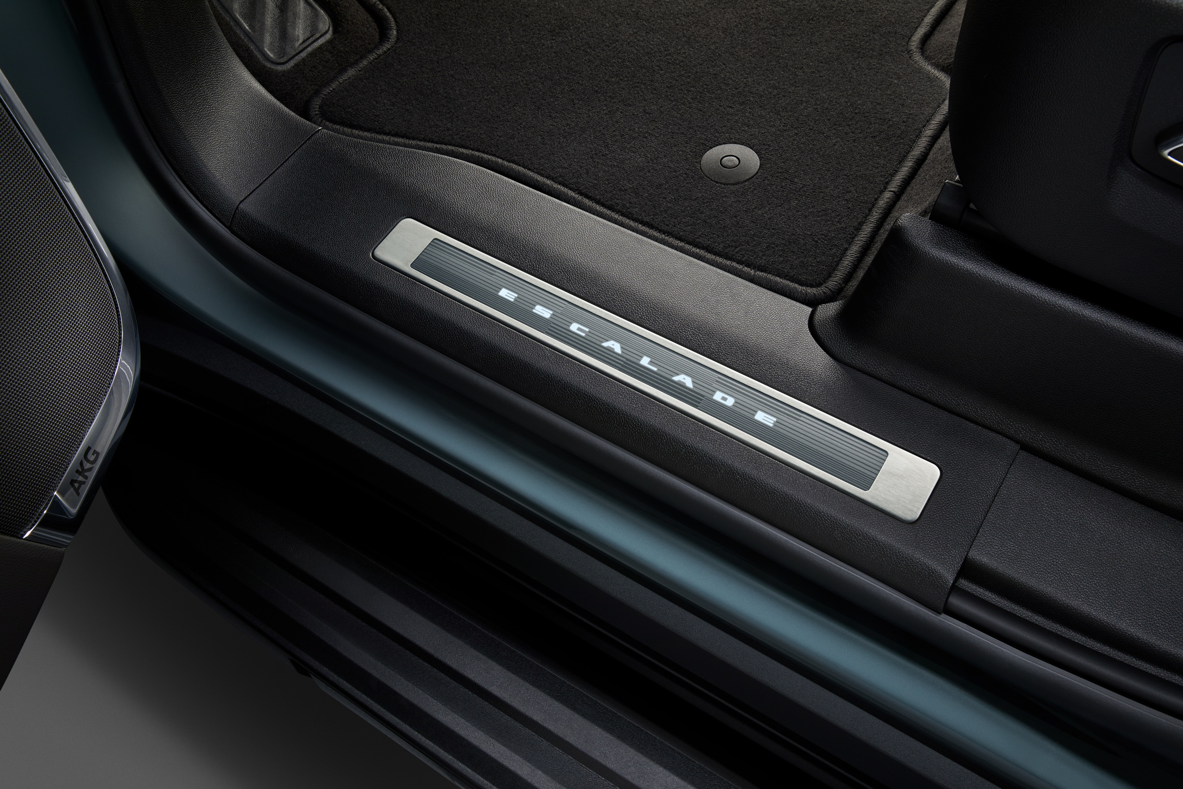 Illuminated Front and Rear Door Sill Plates with Escalade Script