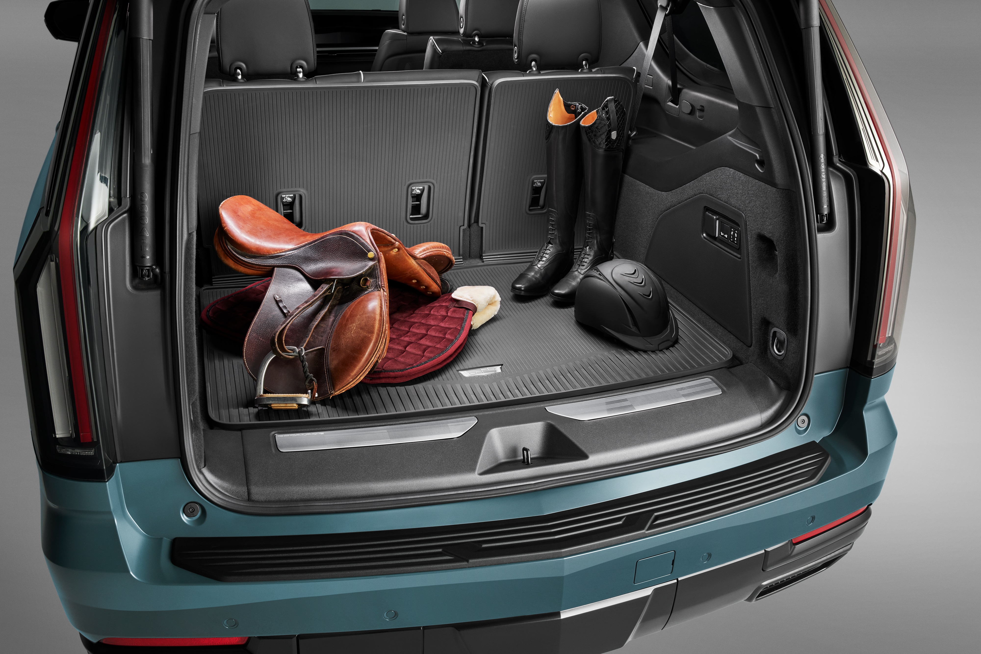 Integrated Cargo Liner in Jet Black with Cadillac Logo | 86531994