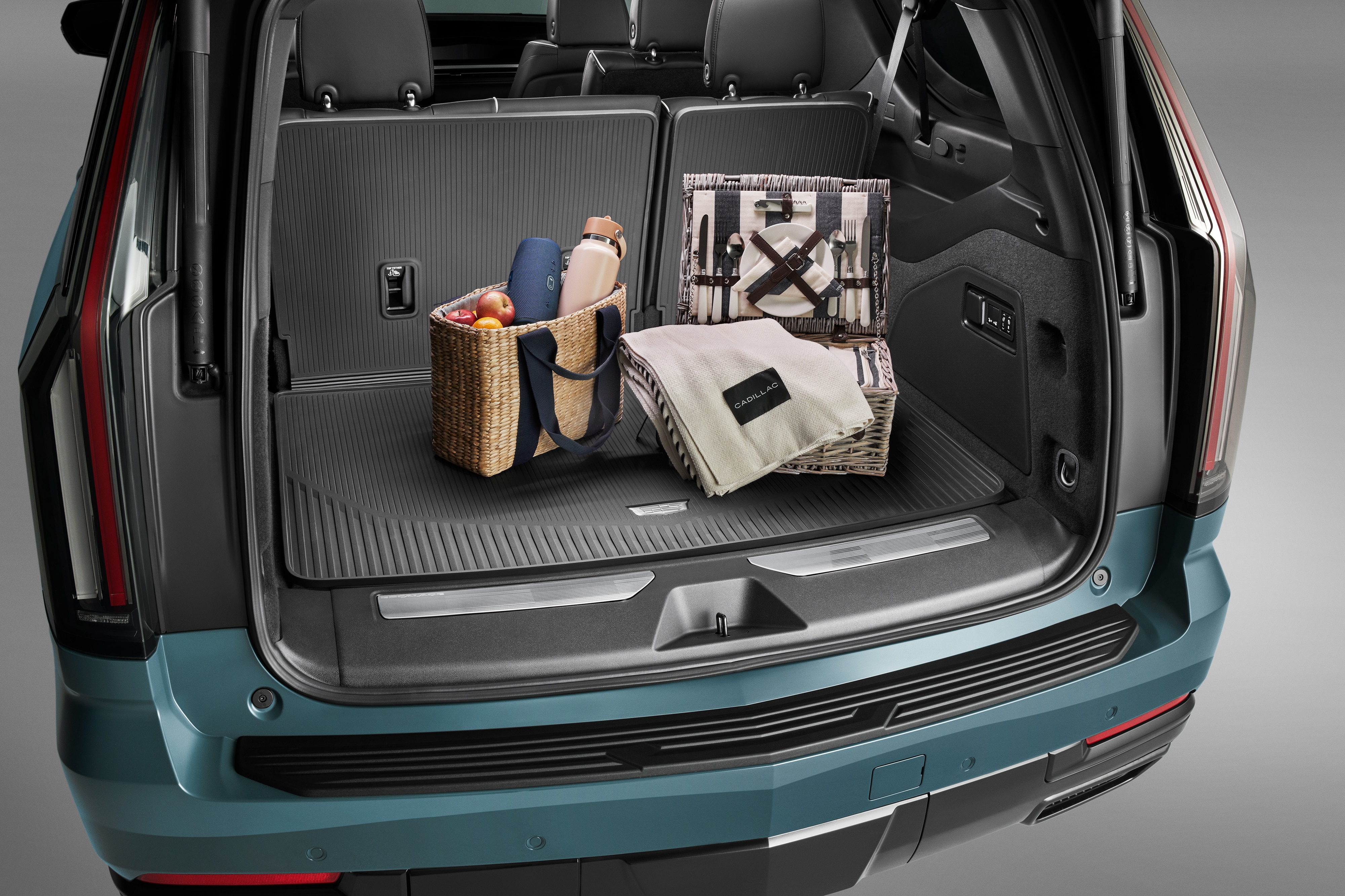 Integrated Cargo Liner in Jet Black with Cadillac Logo | 86531994