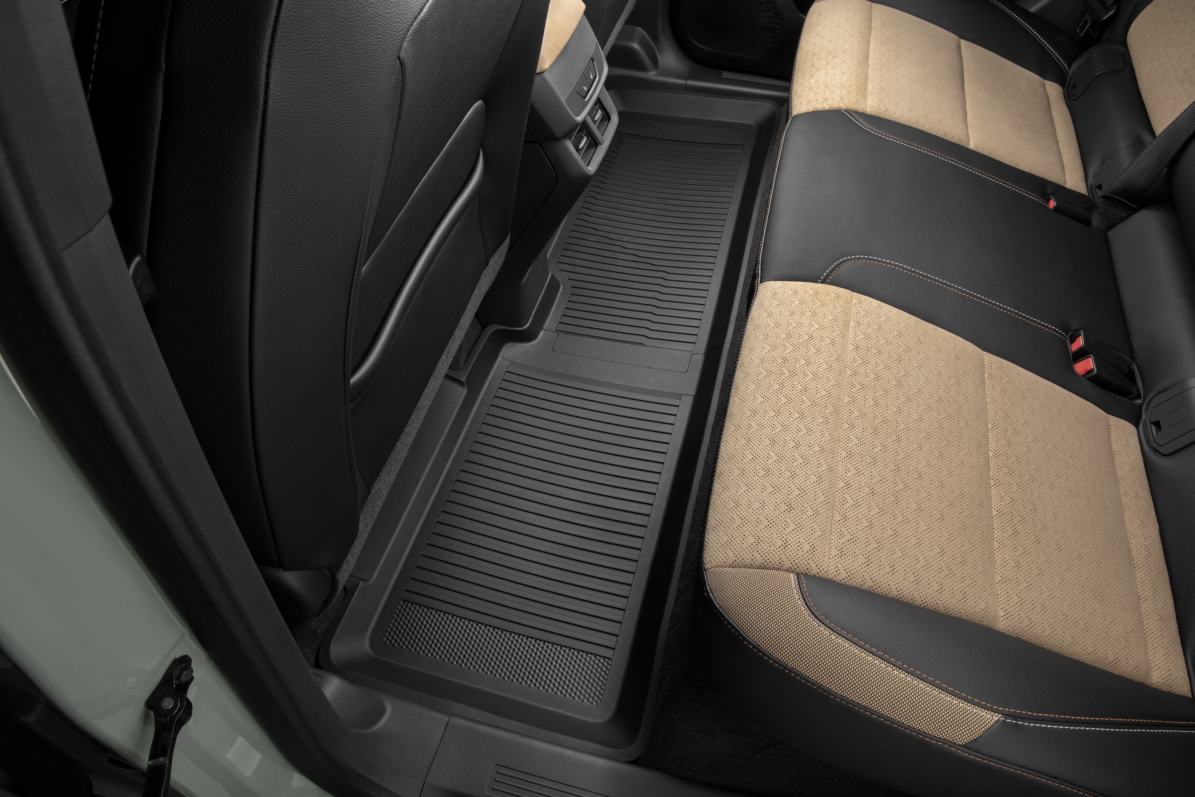 Chevrolet First-Row Premium All-Weather Floor Mats in Jet