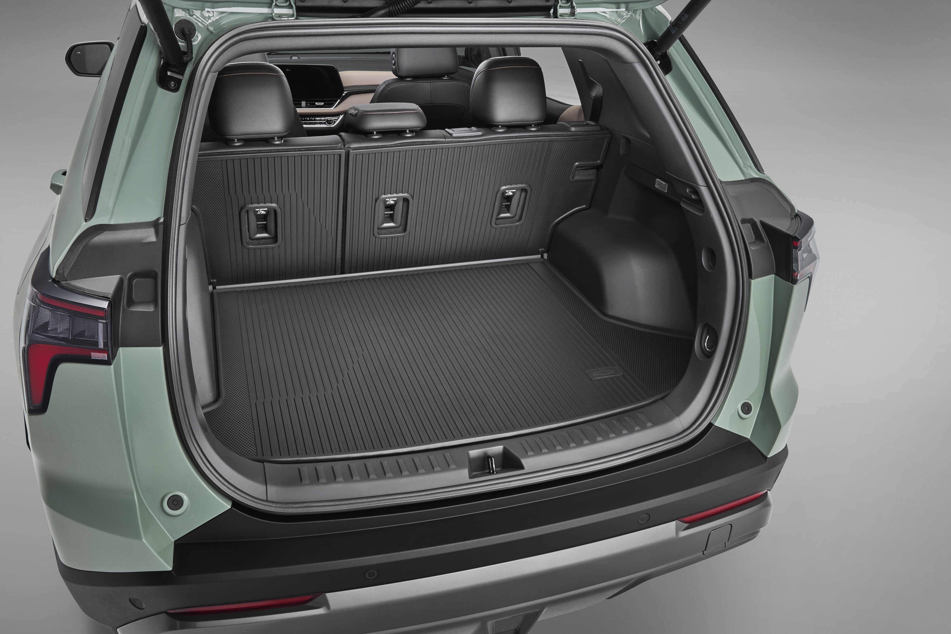 Integrated Cargo Liner in Ebony with Bowtie Logo