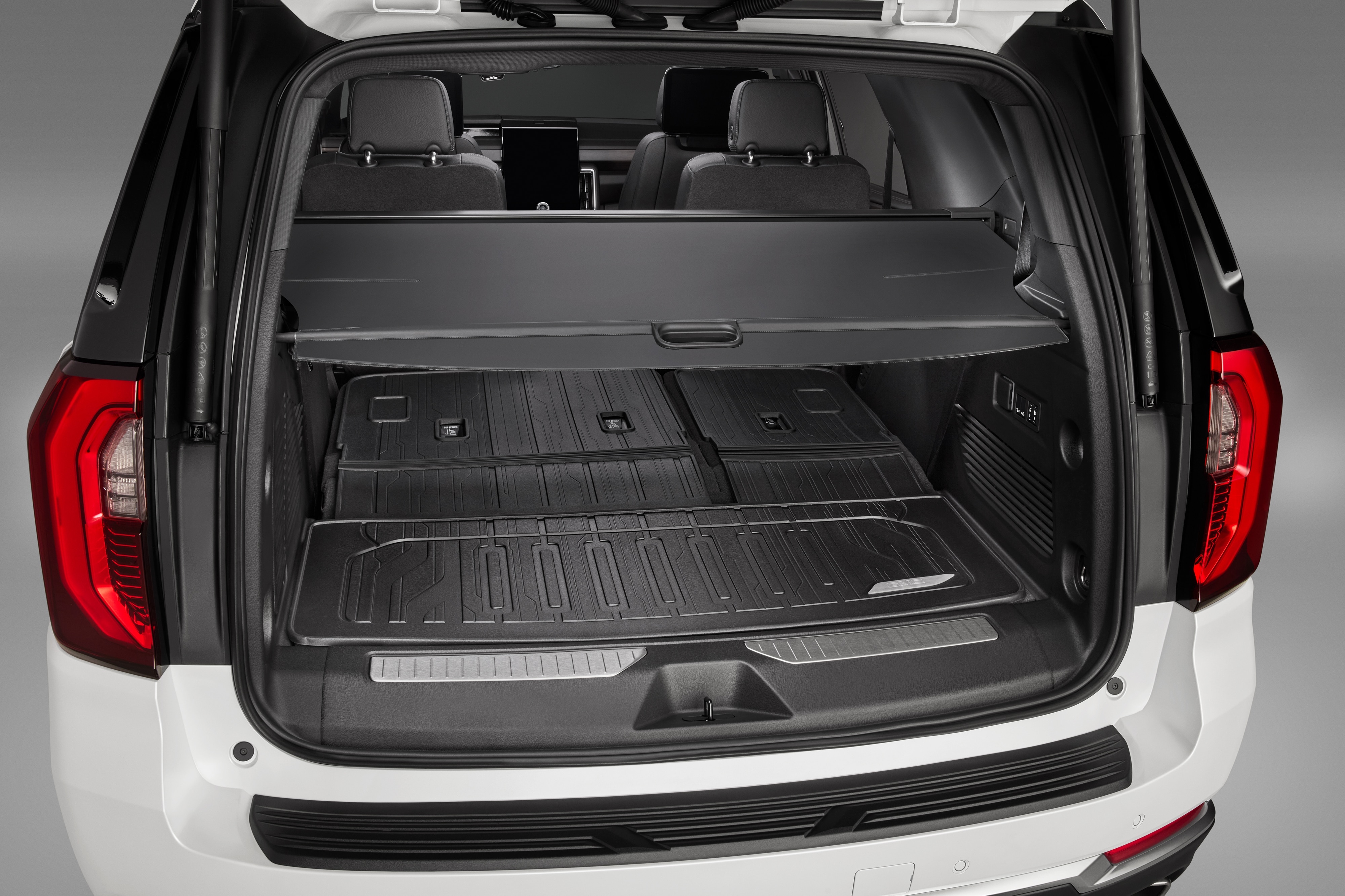 Luxe Short Cover ダークグレー（LUX-SHC-DG） Cargo Area Shade in Jet Black | 84390976 | Chevrolet Accessories