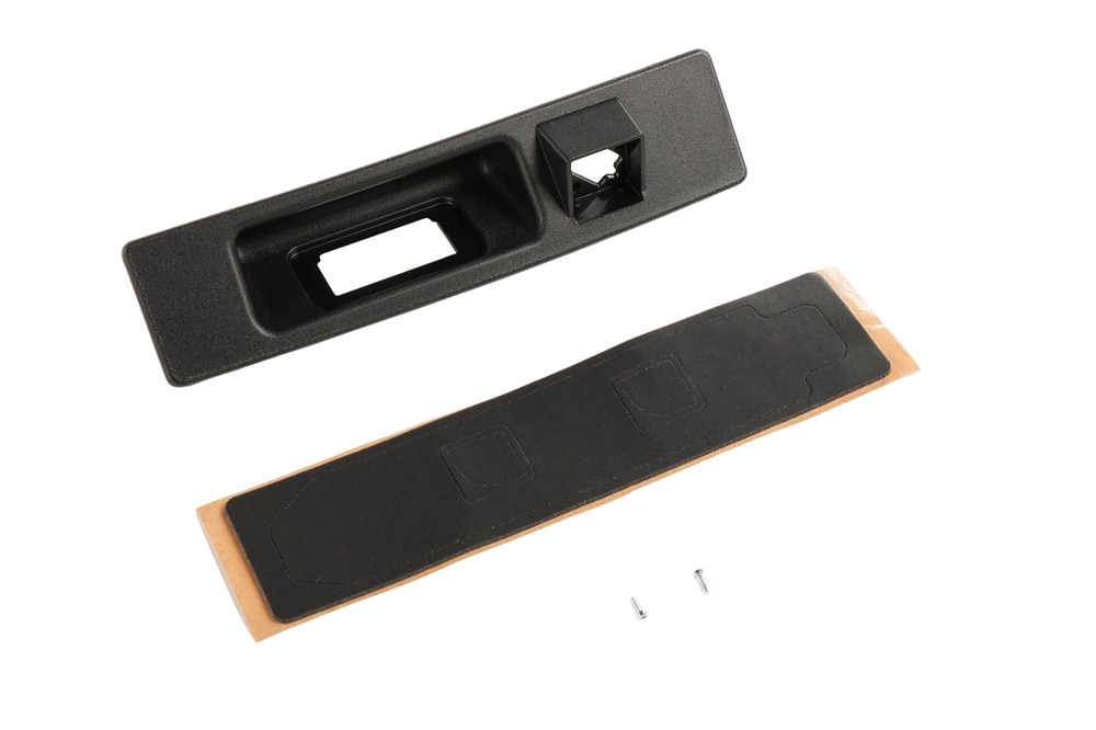 GM Genuine Parts Rear Closure Fixed Handle Applique