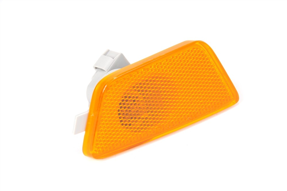 GM Genuine Parts Front Passenger Side Marker Lamp