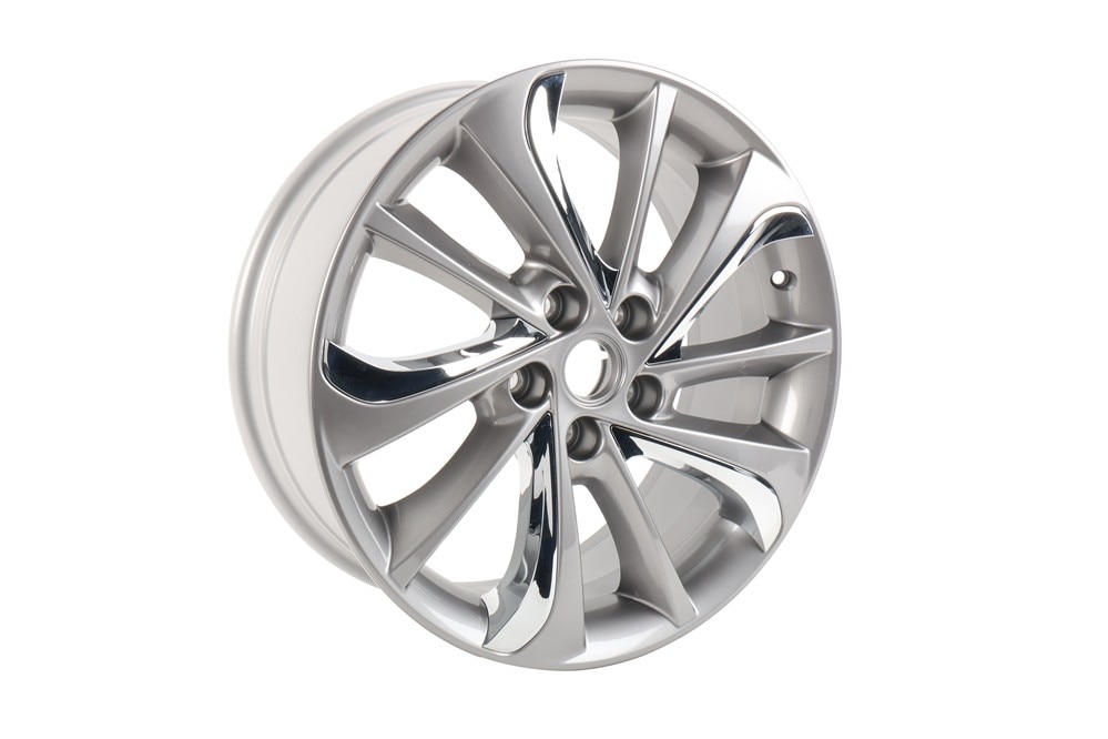 GM Genuine Parts 18x7.5 Aluminum Front and Rear Wheel | 42481743