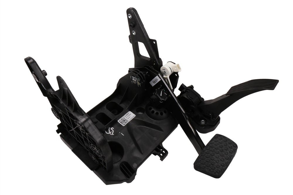 GM Genuine Parts Brake and Accelerator Pedal with Bracket