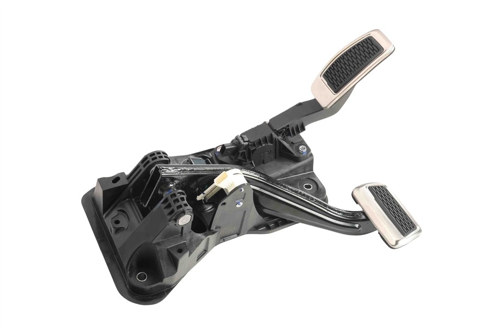 GM Genuine Parts Brake and Accelerator Pedal with Bracket