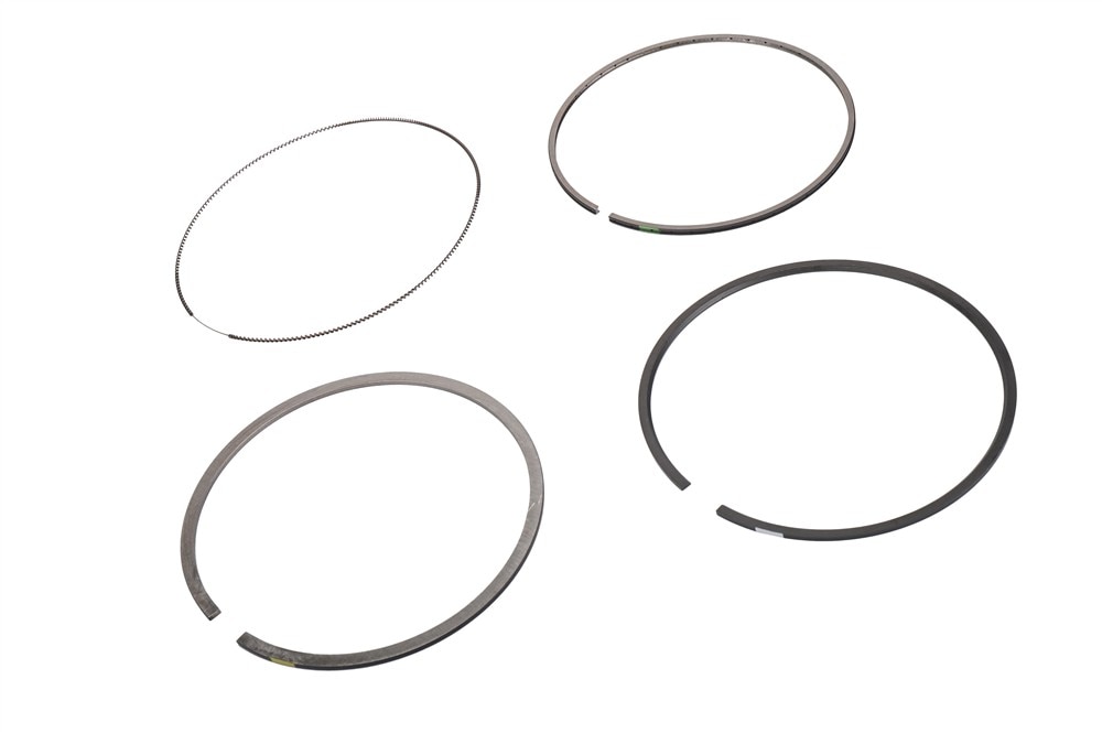 GM Genuine Parts Piston Ring Kit with Compression Rings and Oil Ring Rail