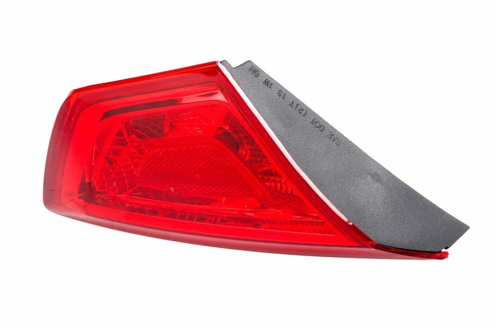 GM Genuine Parts Incandescent Driver Side Tail Lamp