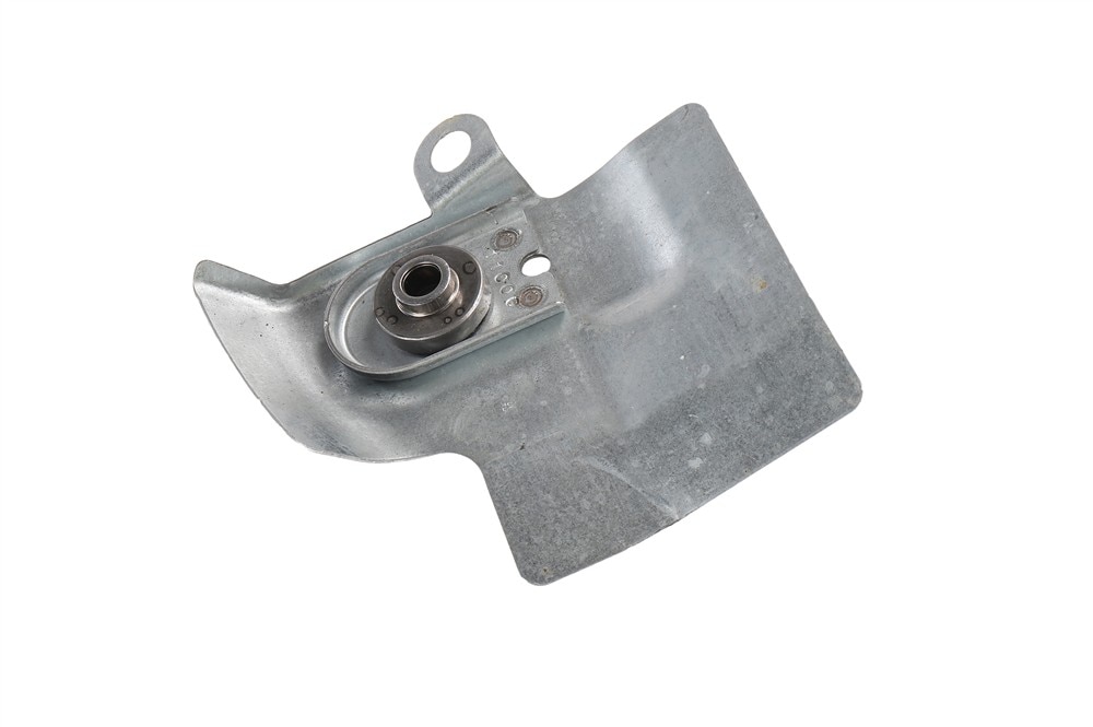 GM Genuine Parts Passenger Side Seat Belt Anchor Plate