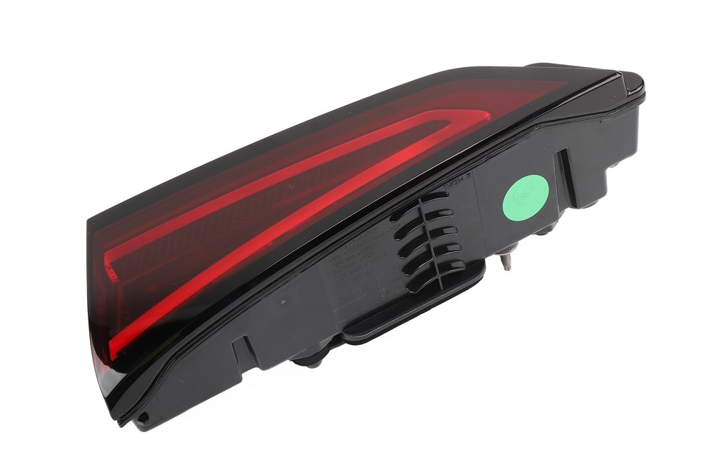 GM Genuine Parts LED Passenger Side Rear Closure Signal Lamp