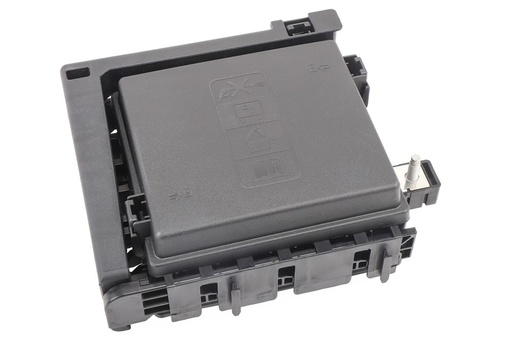 GM Genuine Parts Engine Wiring Harness Junction Block (Programming Required)