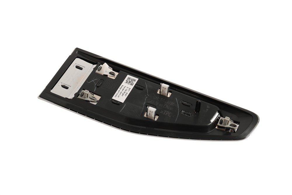 GM Genuine Parts Bright Chrome Front Driver Side Fender Ornamentation Vent