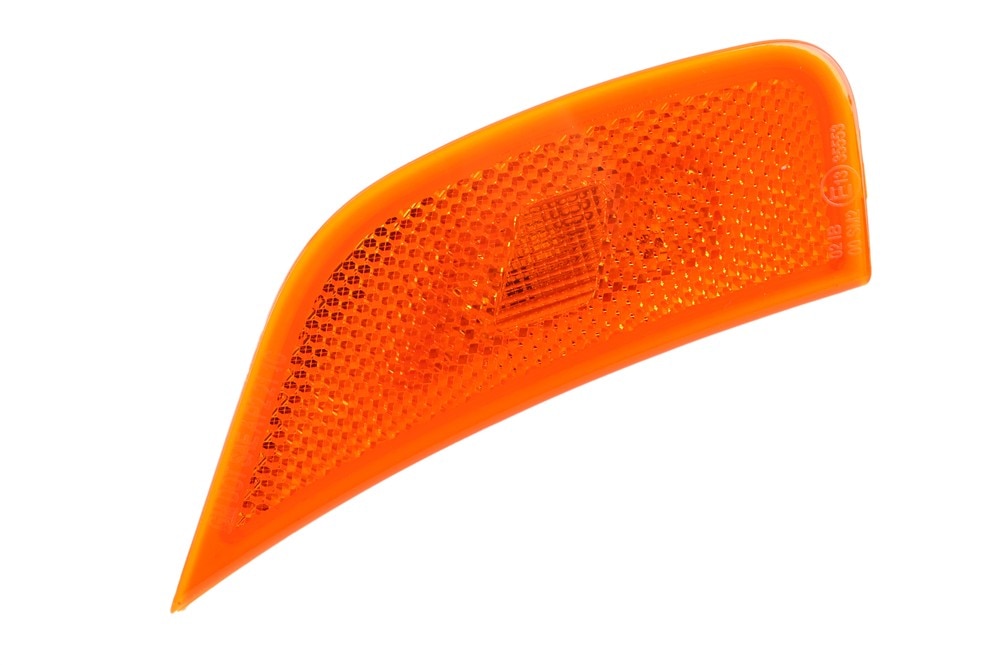 GM Genuine Parts Front Passenger Side Marker Lamp