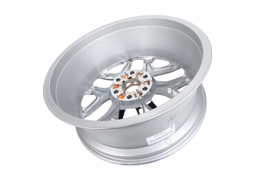 GMC 22x9-Inch Aluminum 6-Split-Spoke Wheel in Chrome