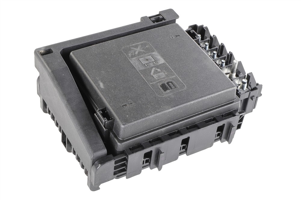 GM Genuine Parts Engine Wiring Harness Junction Block