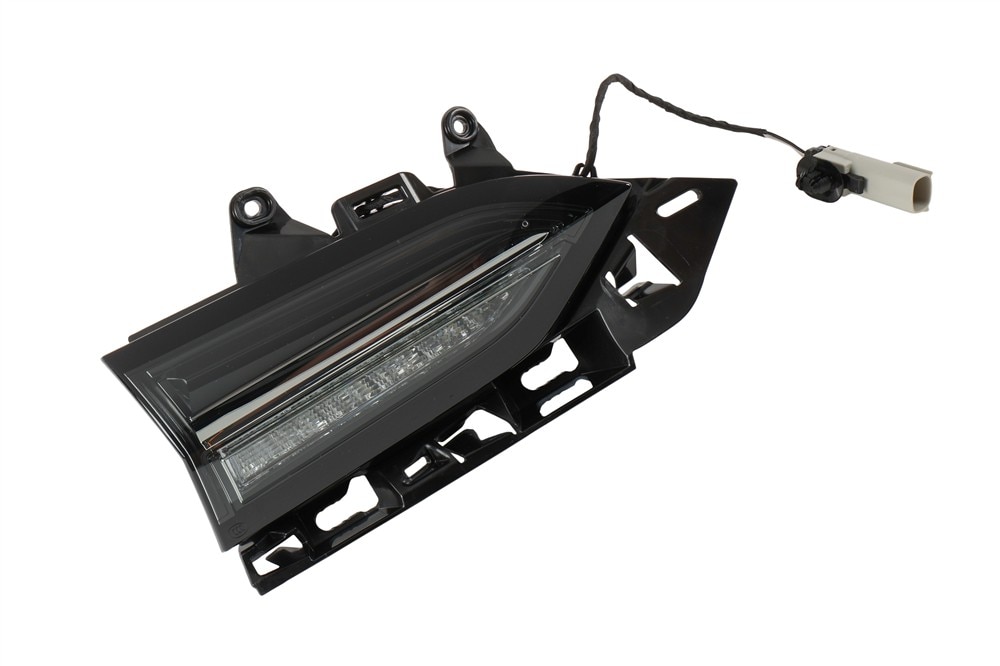GM Genuine Parts LED Driver Side Rear Closure Auxiliary Signal Lamp
