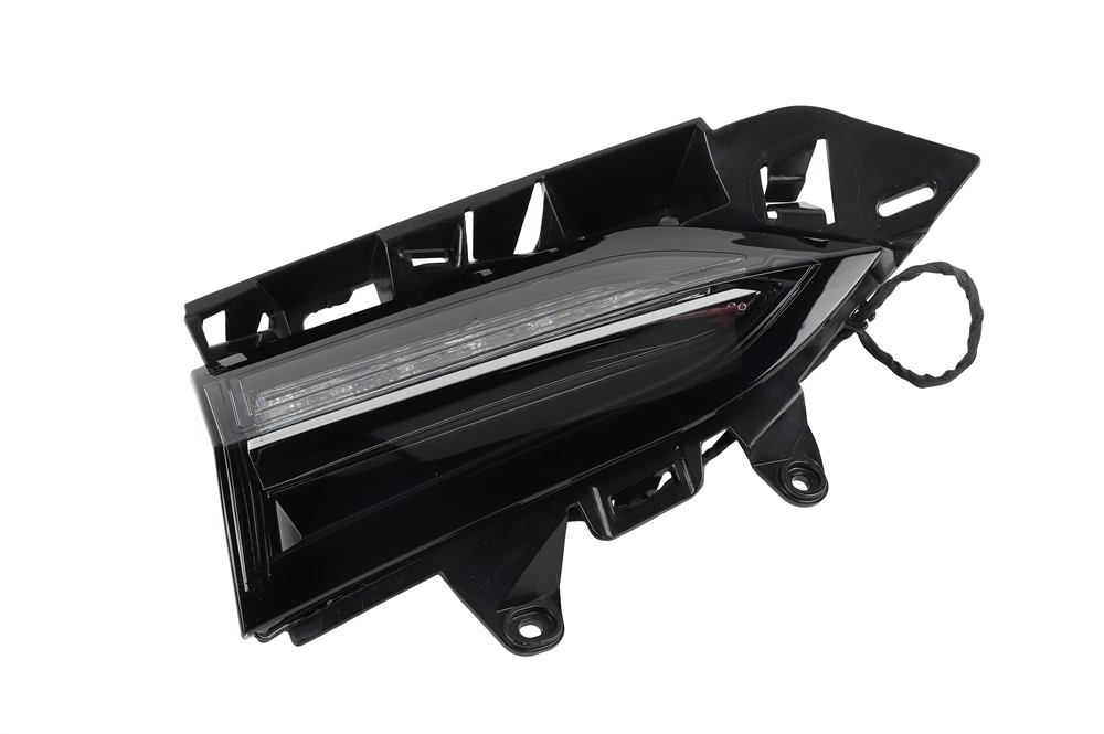 GM Genuine Parts LED Passenger Side Rear Closure Auxiliary Signal Lamp
