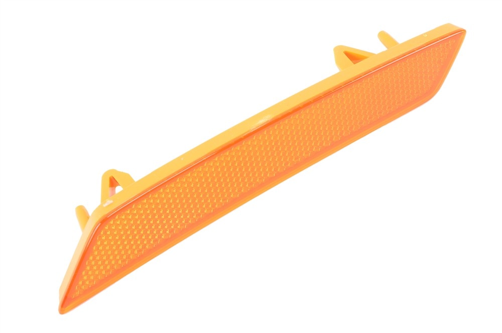 GM Genuine Parts Front Passenger Side Marker Lamp
