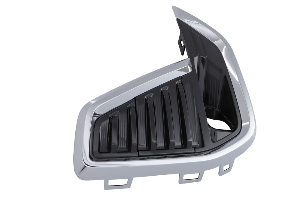 GM Genuine Parts Bright Chrome Front Passenger Side Fog Lamp Opening Cover