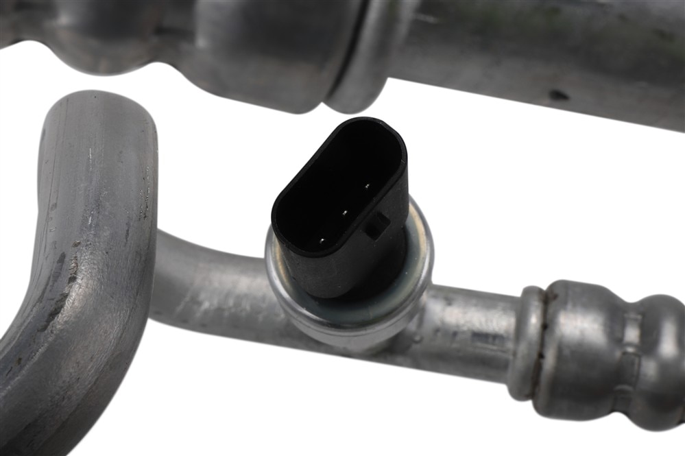 GM Genuine Parts Air Conditioning Compressor and Condenser Hose