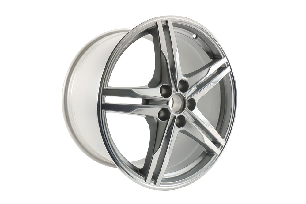 GM Genuine Parts Sterling Silver Rear Wheel