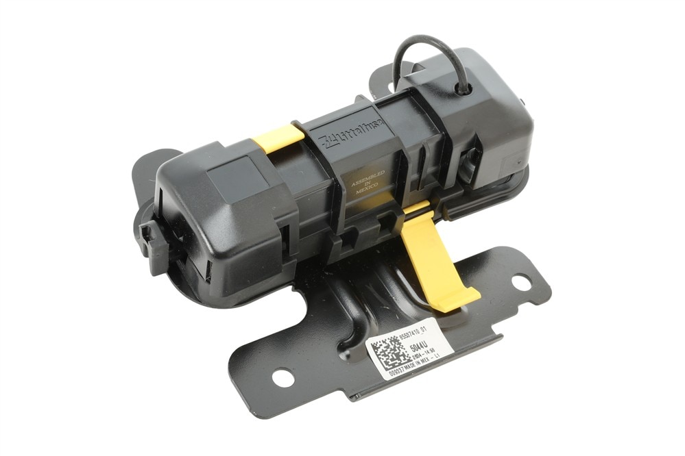 GM Genuine Parts Battery Distribution Engine Compartment Fuse Block