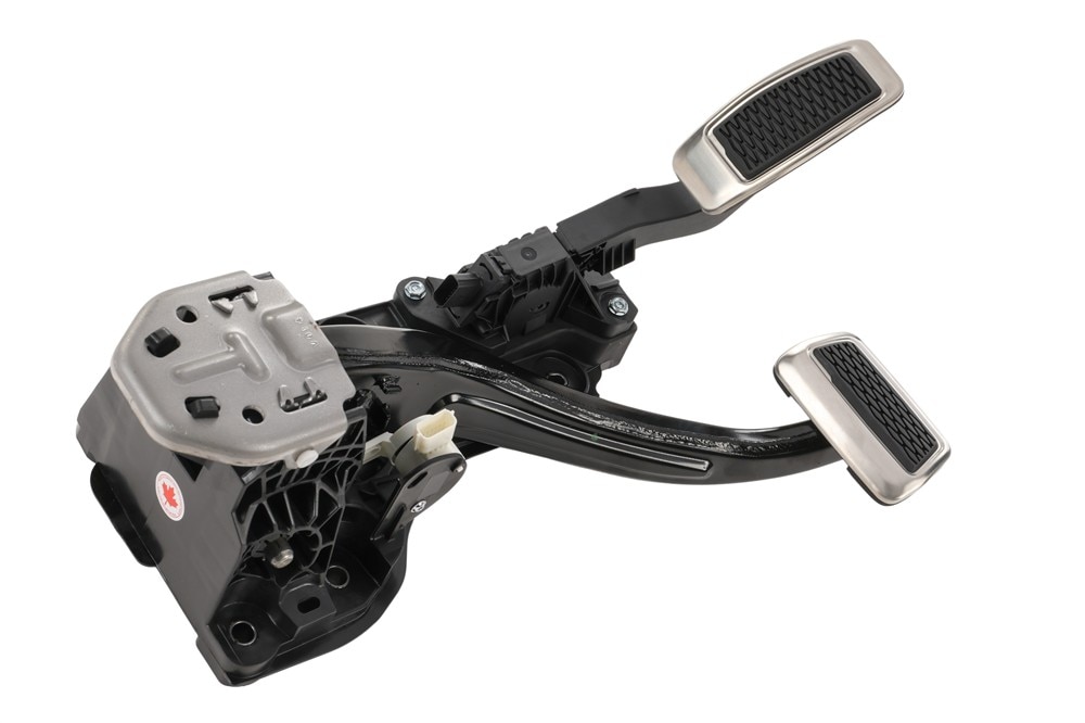GM Genuine Parts Brake and Accelerator Pedal with Bracket