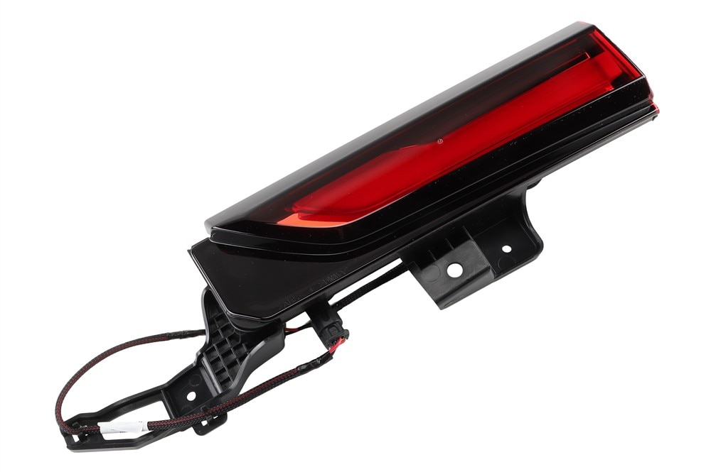 GM Genuine Parts LED Rear Closure Passenger Side Signal Lamp