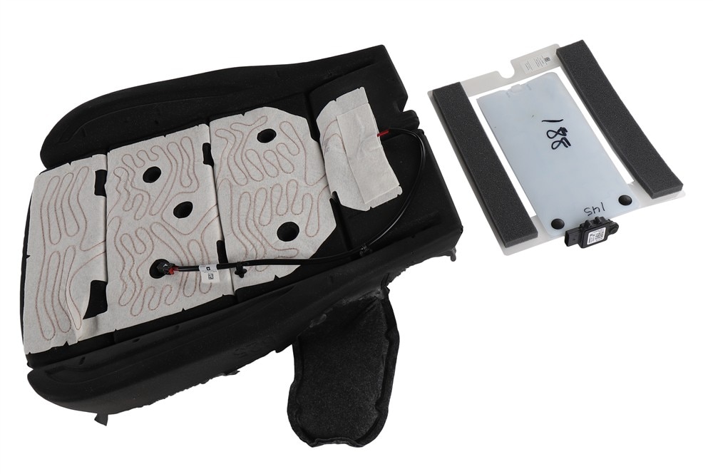GM Genuine Parts Air Transfer Passenger Side Trailer Hitch Draw Bar Opening Cover