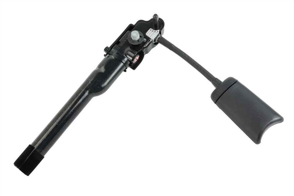 GM Genuine Parts Backen Black Front Passenger Side Seat Belt Anchor Plate Tensioner