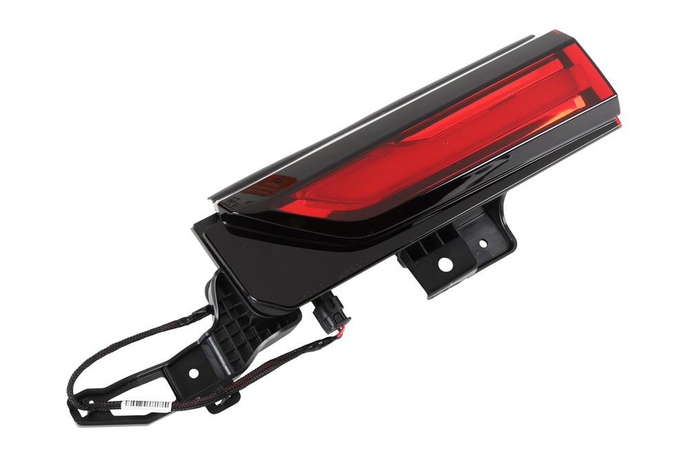 GM Genuine Parts LED Rear Closure Passenger Side Signal Lamp