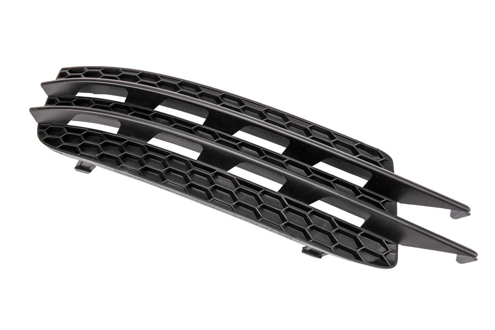 GM Genuine Parts Pitch Black Passenger Side Front Bumper Cover Insert