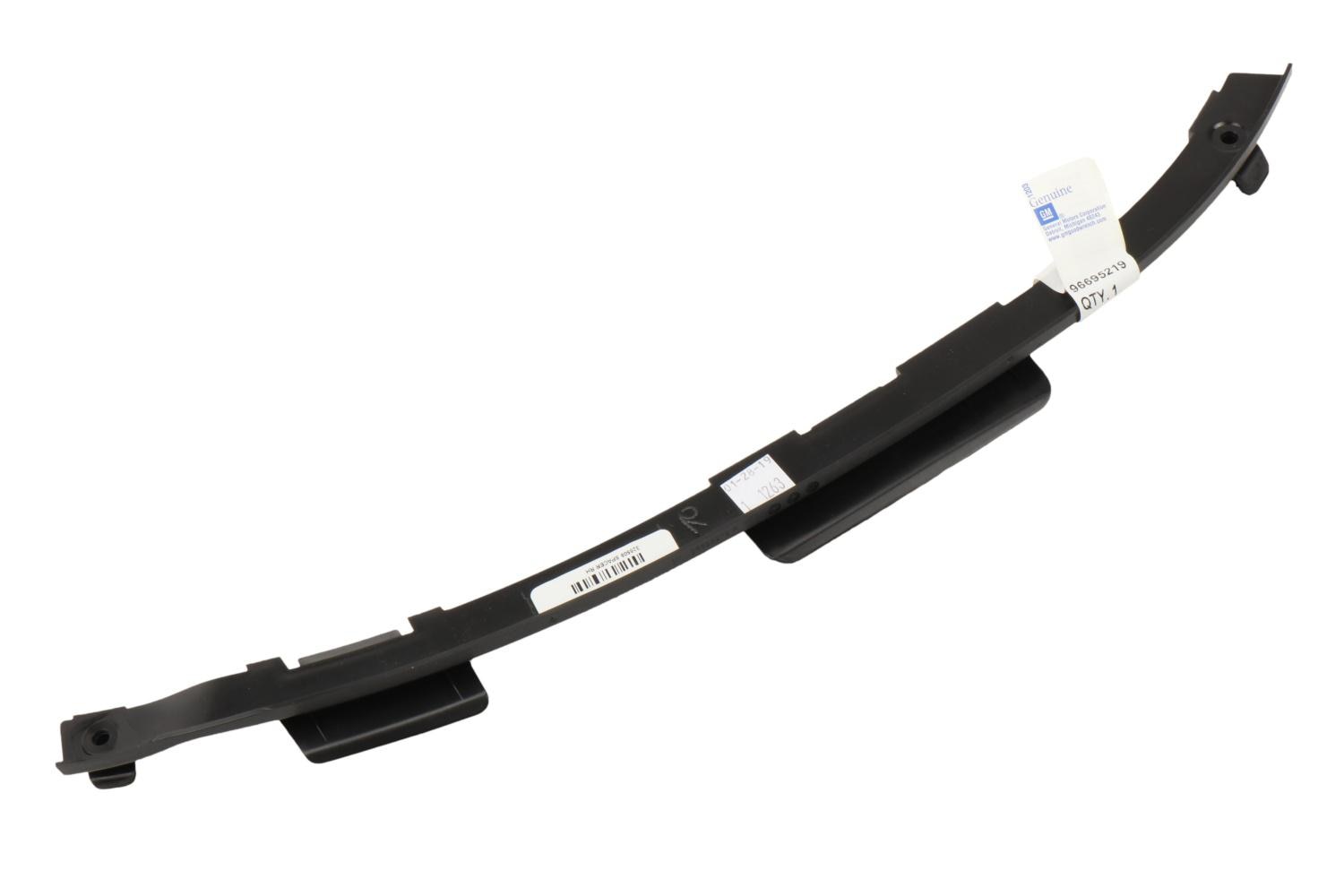 GM Genuine Parts Passenger Side Front Bumper Fascia Air Deflector Spacer