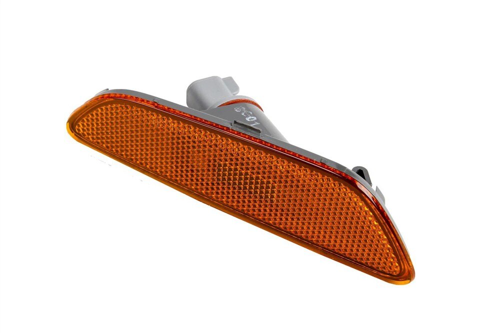 GM Genuine Parts Front Passenger Side Marker Lamp