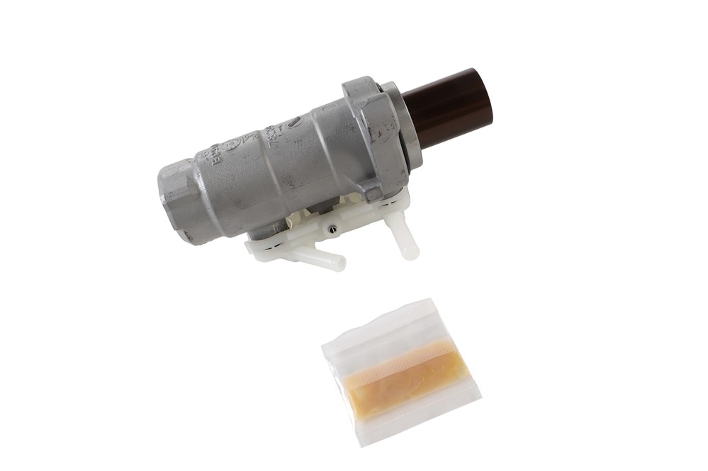 GM Genuine Parts Brake Master Cylinder